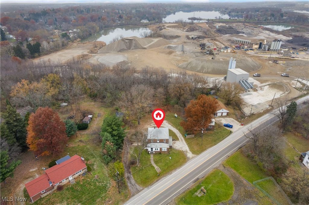 Photo of 2823 Columbus Road NE, Canton, OH 44705 (MLS # 5175784)