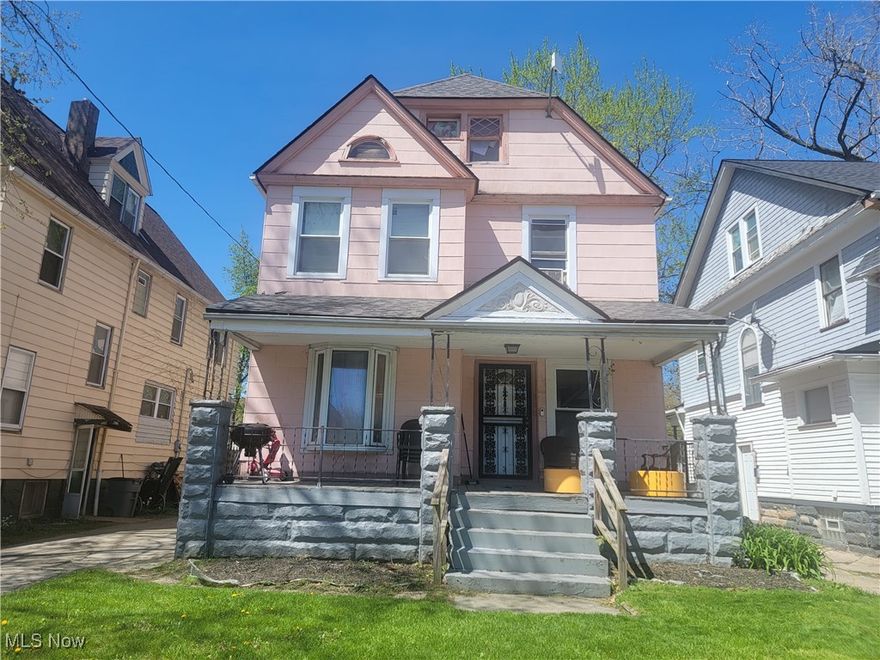 Single- family investment property with 4 bedrooms, 1 full bathroom and full basement with laundry. There is a large, covered front porch and paved driveway for off-street parking. Great addition with this occupied single-family home!