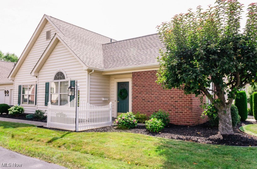 Columbiana, Ohio 44408, United States, 2 Bedrooms Bedrooms, ,2 BathroomsBathrooms,Residential,Contingent,180560