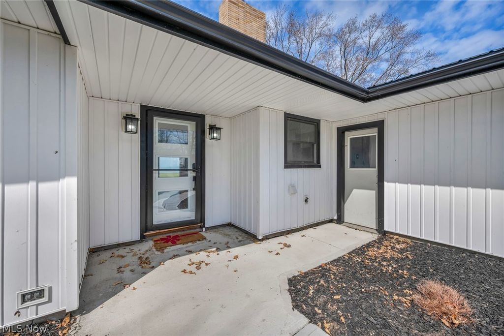 Photo of 32321 Lake Shore Boulevard, Willowick, OH 44095 (MLS # 5215351)