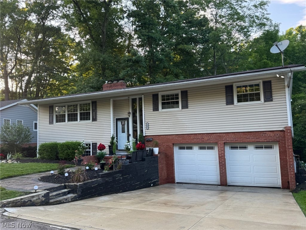 Photo of 1883 Ashwood Drive, Akron, OH 44313 (MLS # 5226327)
