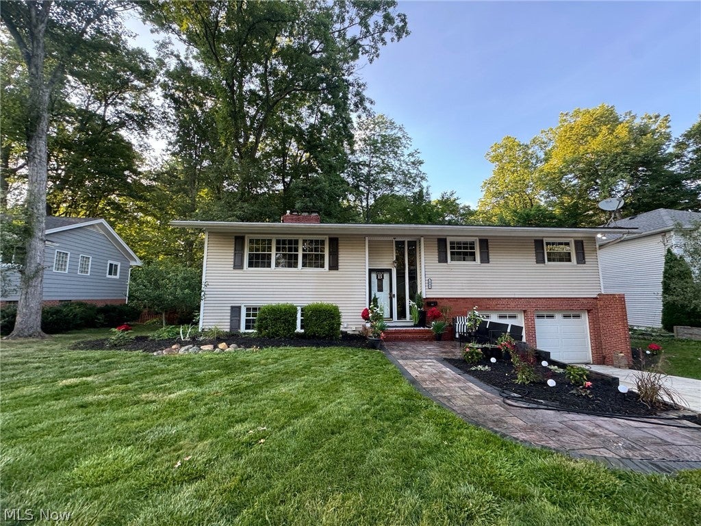 Photo of 1883 Ashwood Drive, Akron, OH 44313 (MLS # 5226327)