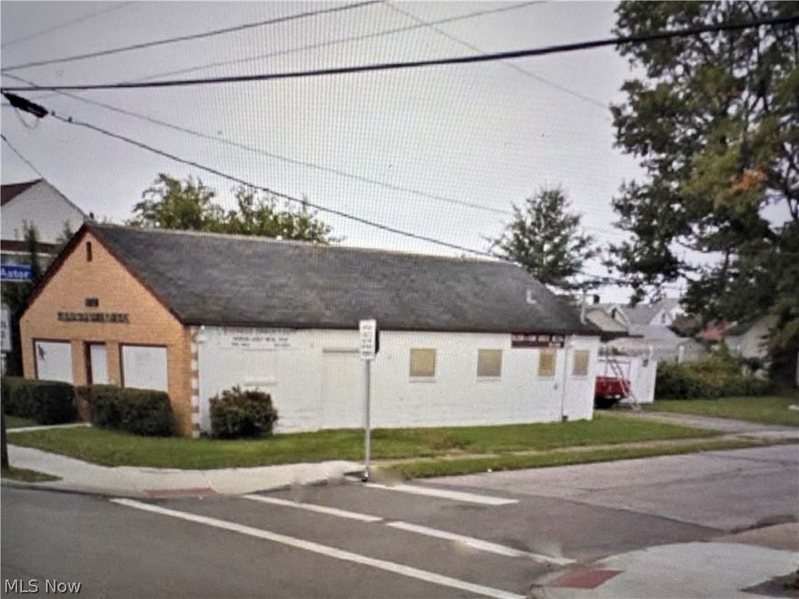 This Building has been renovated in the inside,Property 90% Completed, Needs some finishes, "MUST SEE". Come and lay the last touches for your FINAL PRODUCT" RESTAURANT.. Kitchen almost done.. Needs HVAC. Unit, dock work is completed. Two New Half Bathrooms (HIS and HERS). New walls Ceiling Etc. MUST SEE.  All Electrical Ready..and we have Blue Prints.