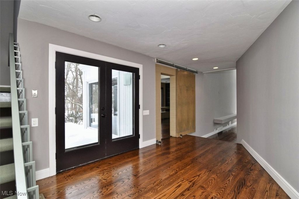 Photo of 26740 Hendon Road, Beachwood, OH 44122 (MLS # 5177338)