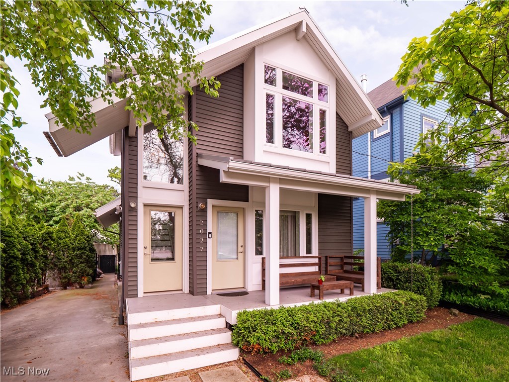 Charming Remodeled Apartment in the Heart of Tremont.
Welcome to this beautifully updated rental in one of Tremont’s most desirable locations—just minutes from downtown Cleveland, the Towpath Trail, and all your favorite neighborhood hotspots. This charming apartment blends modern upgrades with timeless character, featuring quartz countertops, stainless steel appliances, and warm wood beam accents. Enjoy access to a shared backyard, perfect for relaxing or entertaining. A true gem in the heart of Cleveland’s vibrant Tremont community!