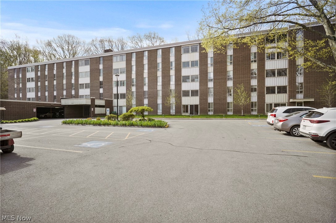 Rarely available 3 bedroom/2 full bath condo at desirable Silver Lake Towers! This condo features an open living/dining room area, which is also open to a sunroom (the slider doors have been removed so it adds to the living space). The views of the property and sunsets are gorgeous. Eat in kitchen offers plenty of cabinet and counter space and has a double wall oven. The primary bedroom is spacious, features two large closets and full bath with walk in shower. Newer windows throughout, electrical panel, nice light features, laminate flooring and newer carpeting in two of the bedrooms.
Garage space #123, storage unit #48.