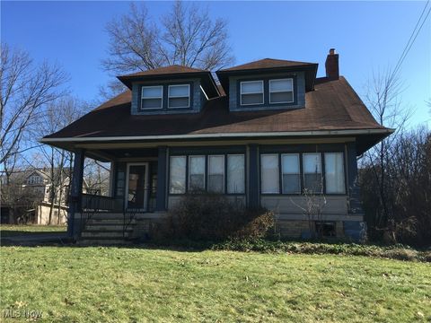 Homes For Sale - 3186 Whitethorn Road<br/> Cleveland Heights, OH 44118