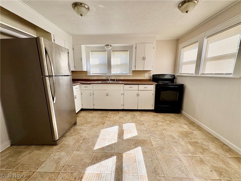 Photo of 2420 E Market Street #1, Akron, OH 44312 (MLS # 5165602)