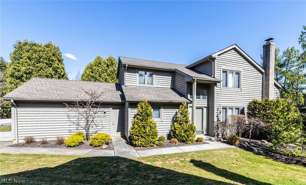 Photo of 4 Chelsea Court, Beachwood, OH 44122 (MLS # 5193262)