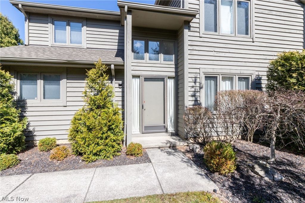 Photo of 4 Chelsea Court, Beachwood, OH 44122 (MLS # 5193262)