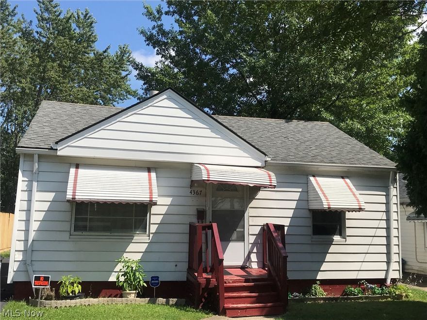 Solid 2 bedroom/1 bath single family home with a 2 car detached garage. Home has a good roof, newer vinyl windows (2019), 100 amp electrical panel, furnace (2019), water tank (2015), nice kitchen & bath, freshly painted interior and newer flooring. Property is violation free and city compliant. Rent is $800 with Section 8 (EDEN) paying the entire rent amount and the tenant paying the water/sewer/trash and maintaining the landscaping.