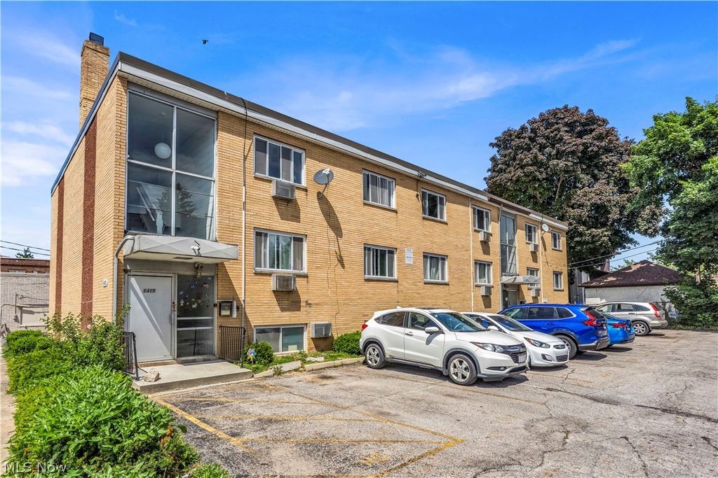 Photo of 1415 Wyandotte Avenue #303, Lakewood, OH 44107 (MLS # 5216075)