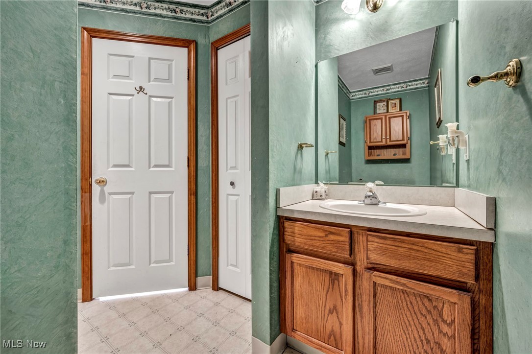 915 Cherokee Trail, Willoughby, Ohio image 21