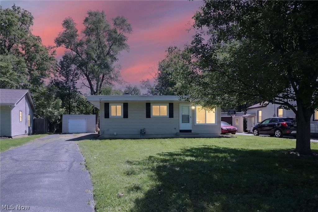 Photo of 1239 E 332nd Street, Eastlake, OH 44095 (MLS # 5214363)