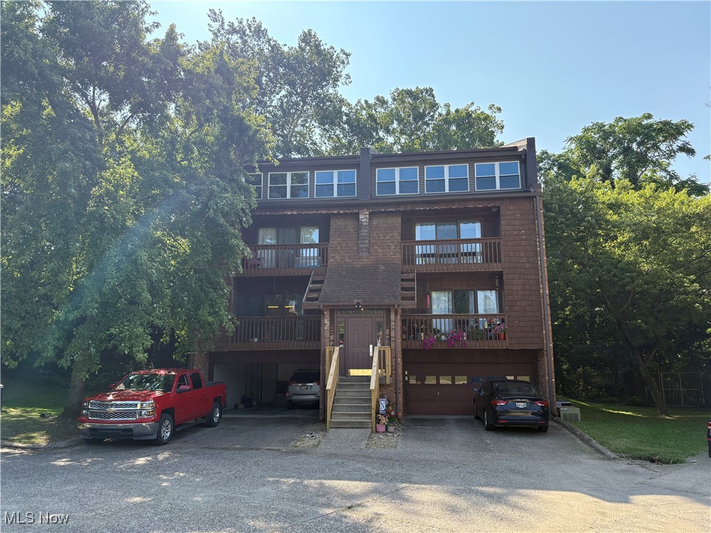 Here's a move in ready condo in the well established Society Manor. Featuring 2 beds, 2 baths, an open concept living room, lower level living area equipped with a gas fireplace and a garage. Enjoy the community pool & court. Recent updates include new drywall, AC, hot water tank & a fresh paint job.