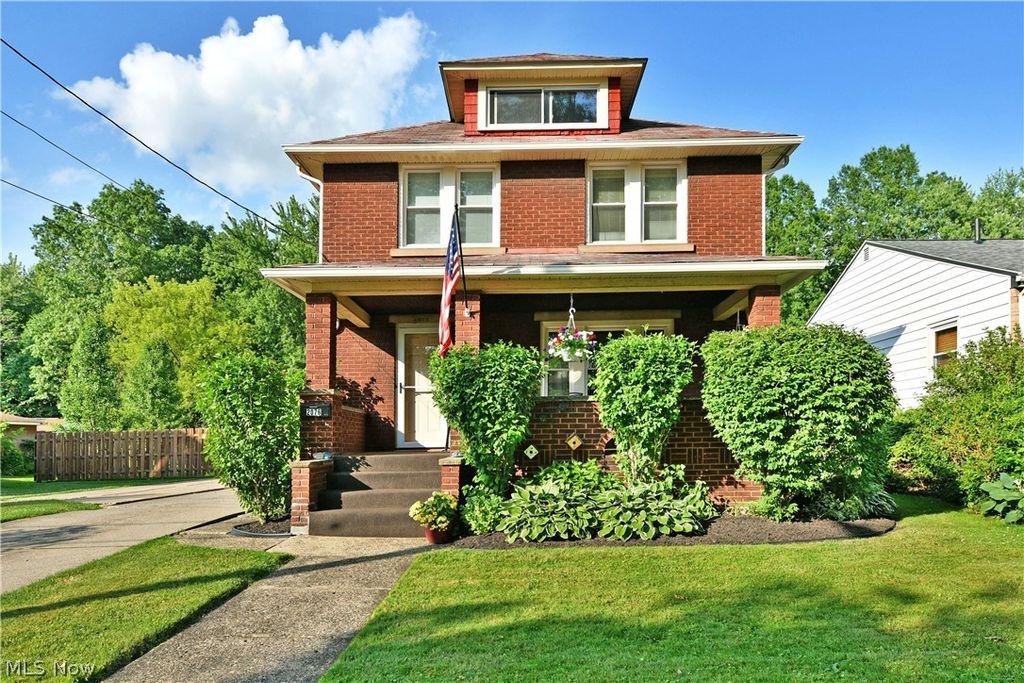 Photo of 2076 Vernon Avenue NW, Warren, OH 44483 (MLS # 5223559)