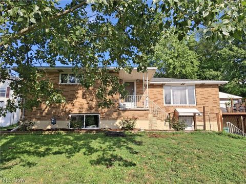 Homes For Sale - 1778 Rolling Acres Rd Road<br/> Hancock County, New Cumberland, WV 26047