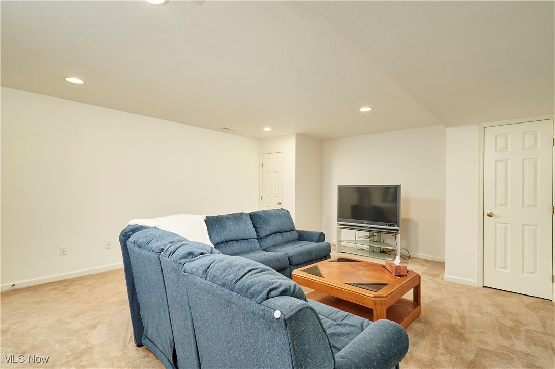 Richfield, Ohio 44286, United States, 4 Bedrooms Bedrooms, ,4 BathroomsBathrooms,Residential,Contingent,136746