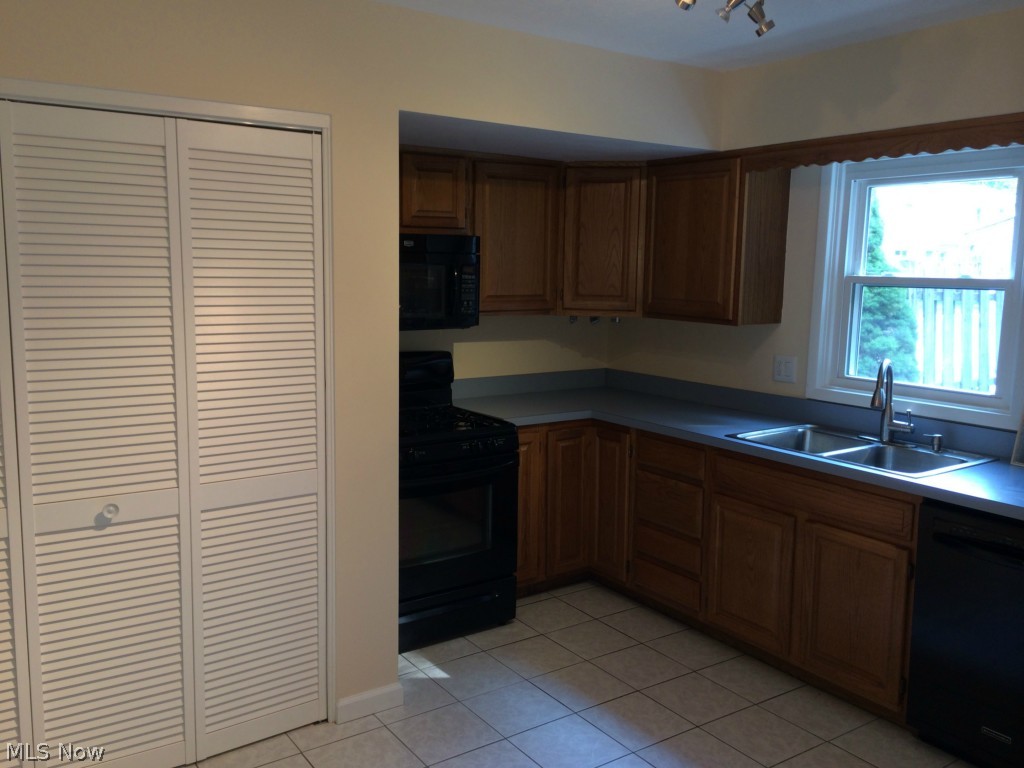 Hart Place Condos 02 - Residential