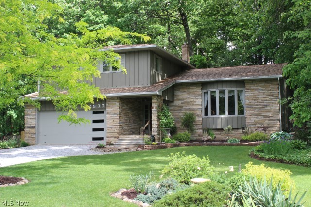 Absolutely beautiful soft contemporary w/4 bedrooms, 2.5 baths & approx 2206SF* Volume ceilings, crown molding w/cornice, extra wide base board, track lighting, brush nickel fixtures, skylights, 6 panel doors & oversized Pella windows overlooking park like setting*Foyer entry w/ceramic flr & newer door w/side lights & beveled glass *Vaulted living rm w/large bay window*Formal dining* Eat in vaulted kitchen w/double skylight, island, detailed crown molding & view of patio/garden* Family rm w/WB stone FRPL w/insert, ceramic floor, track lighting & oversized patio door to private partially covered deck*Spacious 1st flr laundry w/full wall of cupboards & ceramic flr*Updated 1/2 bath w/ceramic flr* Master w/walk in & updated master bath w/oversized tile & glass shower, double vanity, cork flooring* 3 add'l generous size bdrms,updated guest bath & laundry chute* Covered slate front porch*2 tier deck w/serpentine decorative wall*Very private setting on cul de sac approx .6 acres* Updated 200a