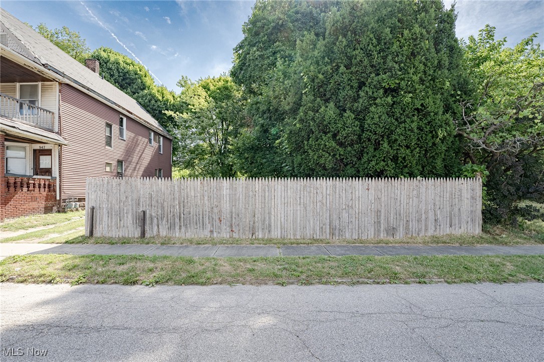 949 E 77th Street, Cleveland, Ohio image 1