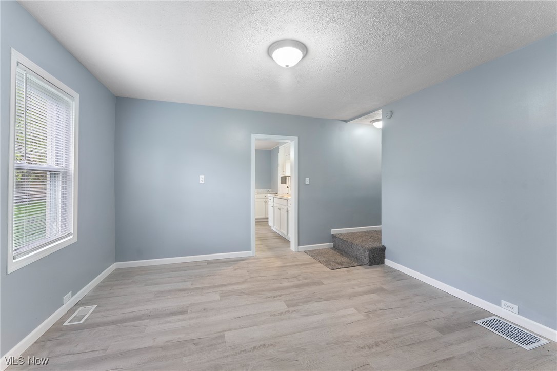 215 Holford Avenue, Niles, Ohio image 11