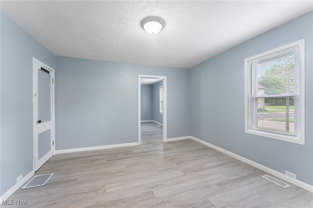 215 Holford Avenue, Niles, Ohio image 12