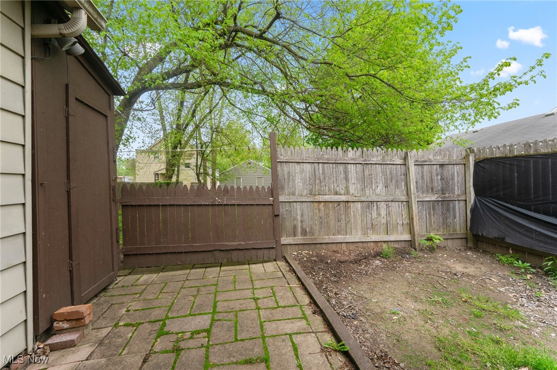 215 Holford Avenue, Niles, Ohio image 22