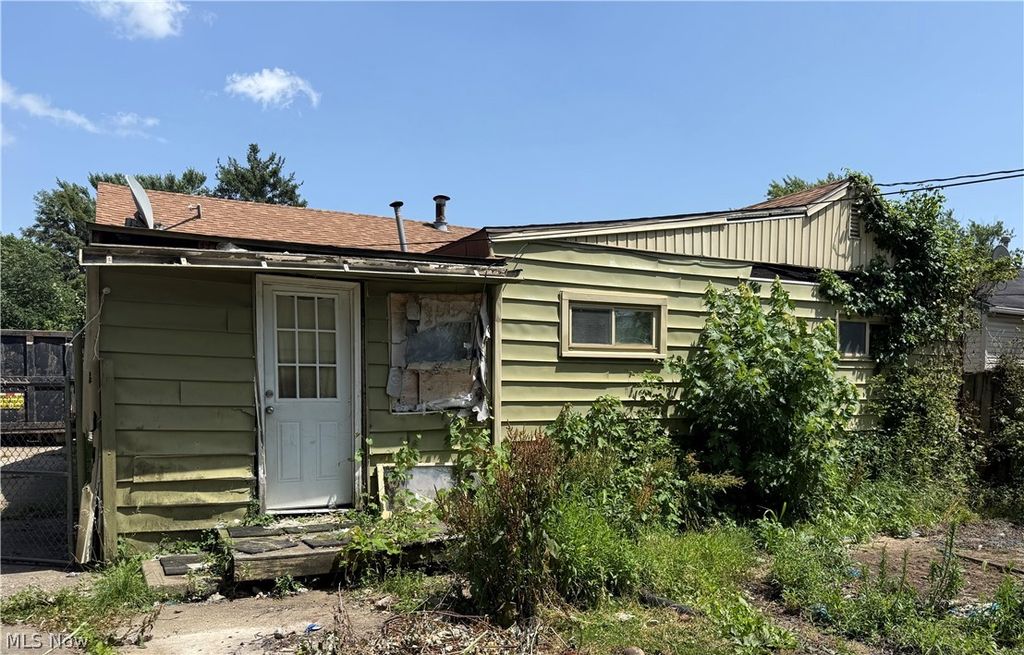 Photo of 2017 Willowrow Avenue NE, Canton, OH 44705 (MLS # 5223869)