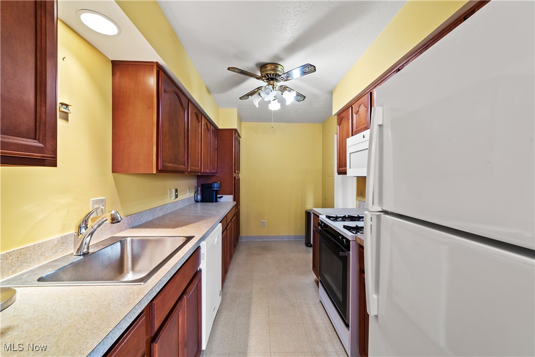 Acacia/Green Condo - Residential