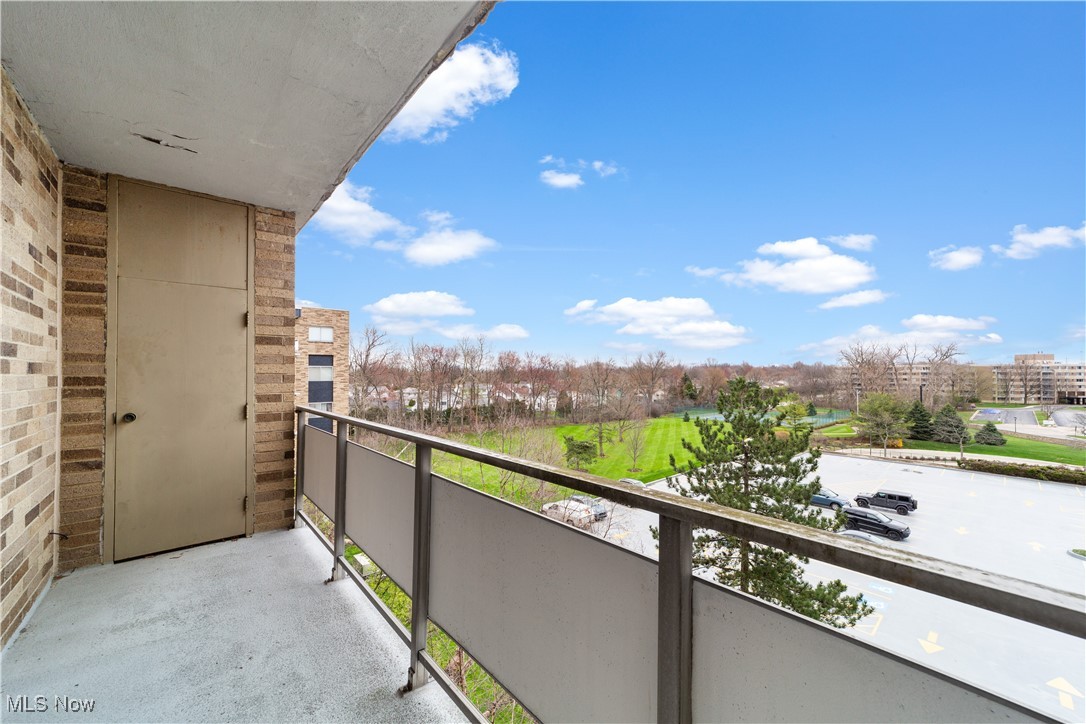 Acacia/Green Condo - Residential