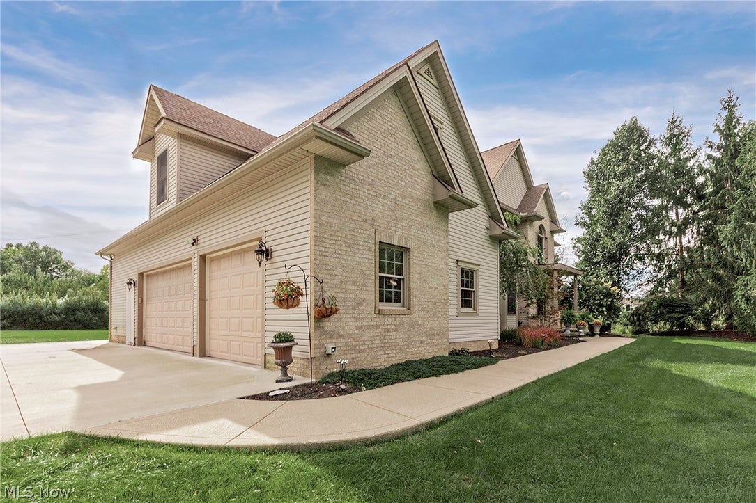 16685 Lucky Bell Lane