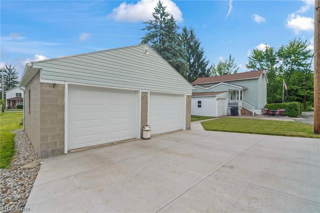 Photo of 629 Clinton Street, Niles, OH 44446 (MLS # 5220481)