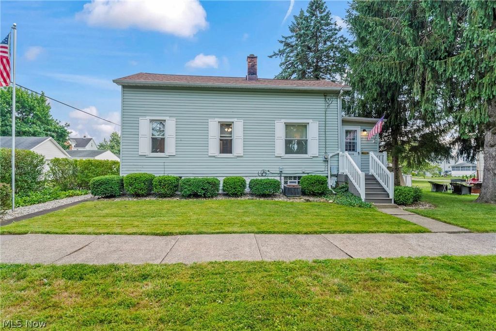 Photo of 629 Clinton Street, Niles, OH 44446 (MLS # 5220481)