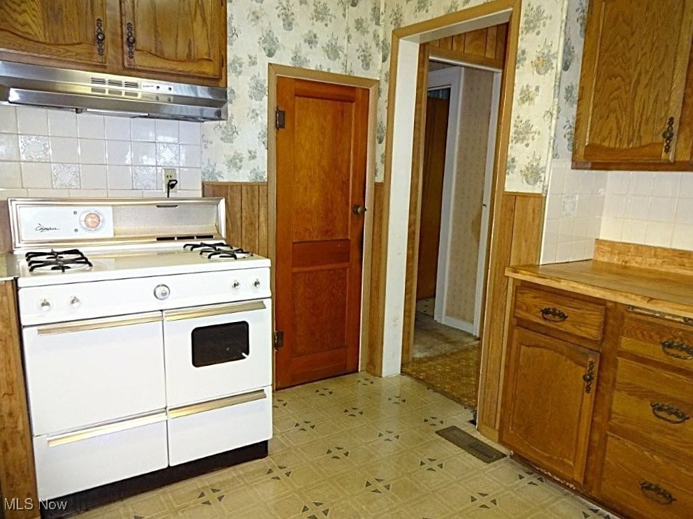 210 Third Street, Spencer, West Virginia image 13