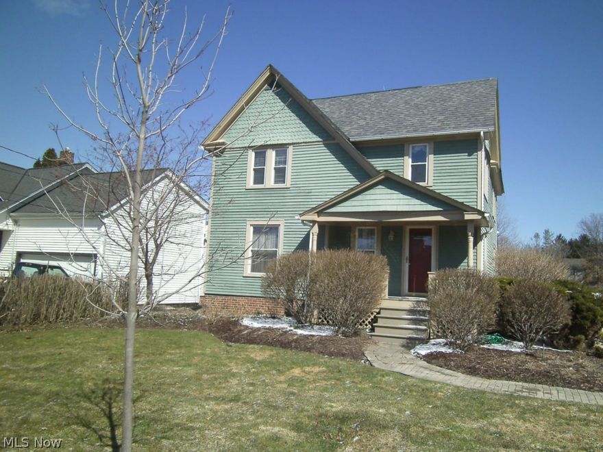 This 3 bedrm/3 bath colonial is located in prime Pepper Pike area. Bedrooms and full bath up, full bath on 1st, rec room and full bath in basement.  Hardwood floors in living and dining room. Close to schools, hospitals and shopping at near by Beachwood Place and Legacy. Easy access to downtown Cleveland and University Circle area.