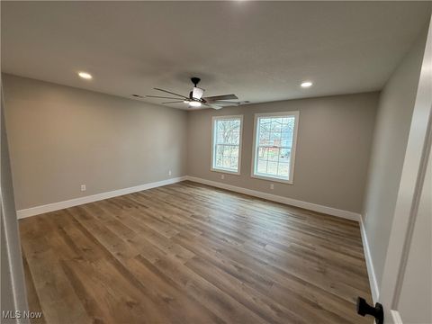 Tiny photo for 3010 9th Avenue, Vienna, WV 26105 (MLS # 5181151)