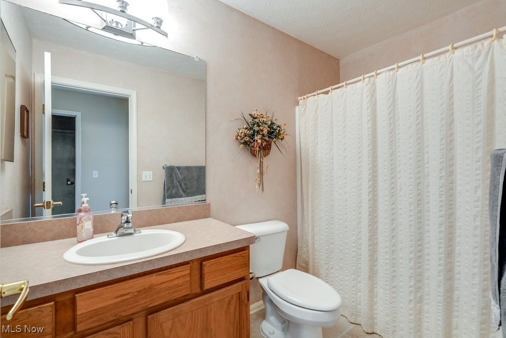 136 Kensington Court, Aurora, Ohio image 24