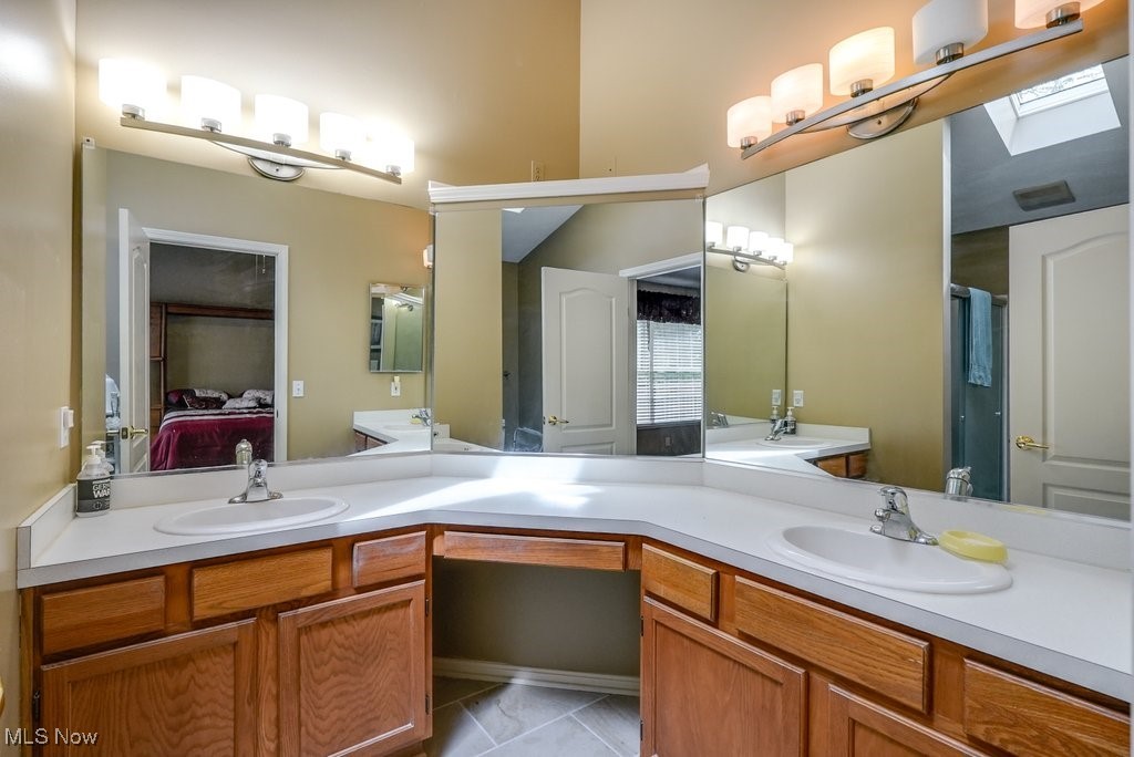 136 Kensington Court, Aurora, Ohio image 22