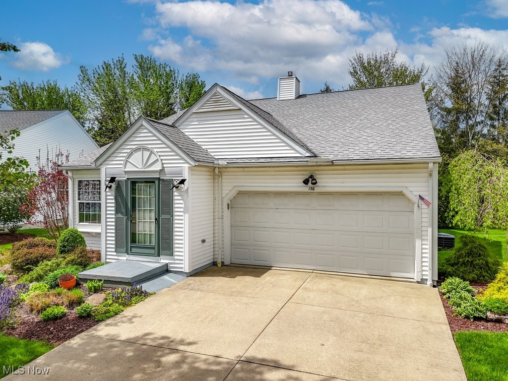 136 Kensington Court, Aurora, Ohio image 2
