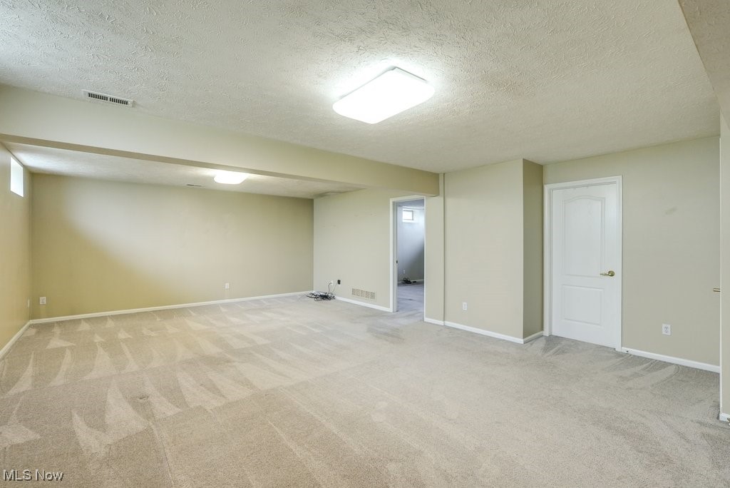 136 Kensington Court, Aurora, Ohio image 29