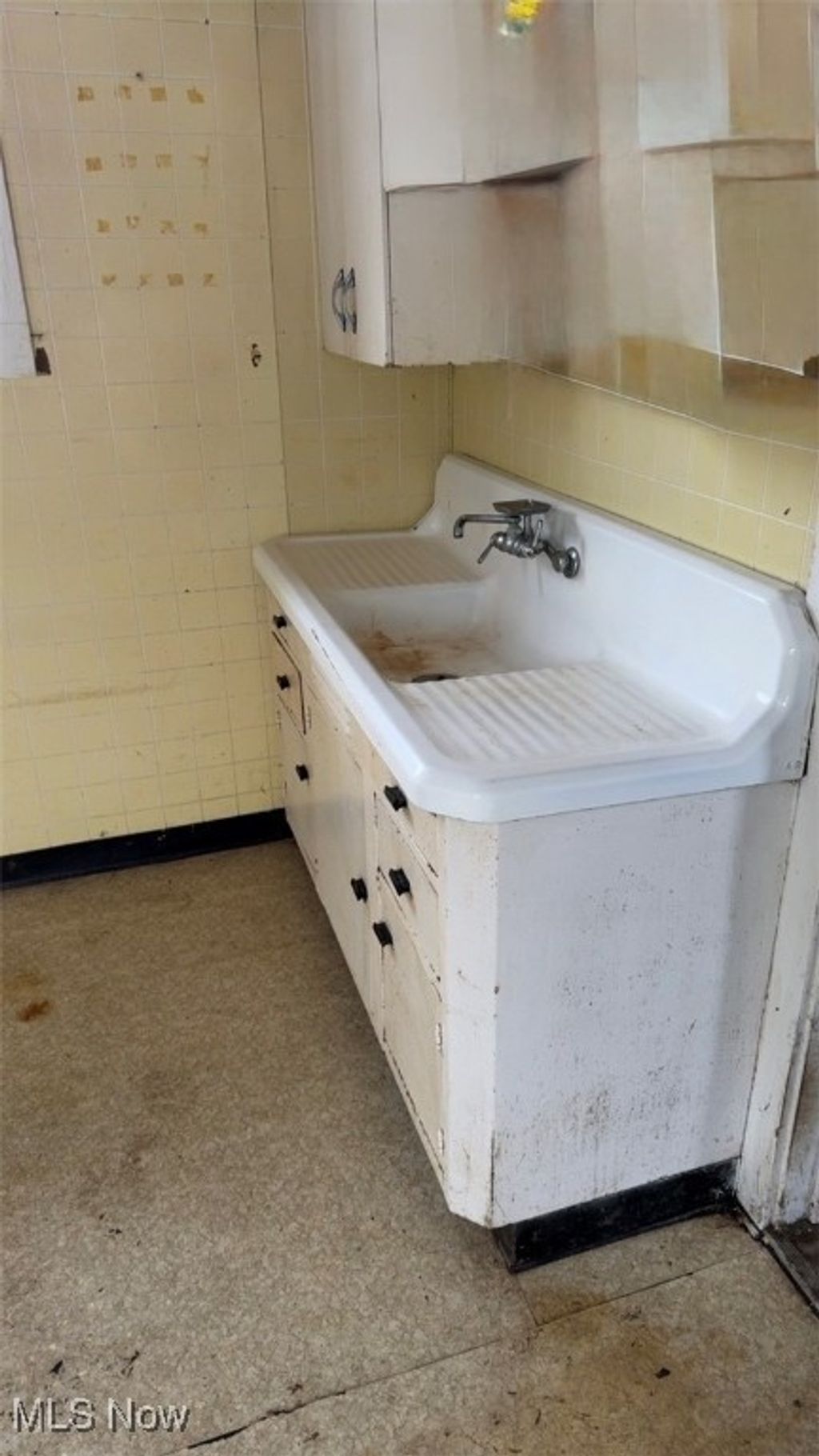 Photo of 828 E 216th Street, Euclid, OH 44119 (MLS # 5176938)