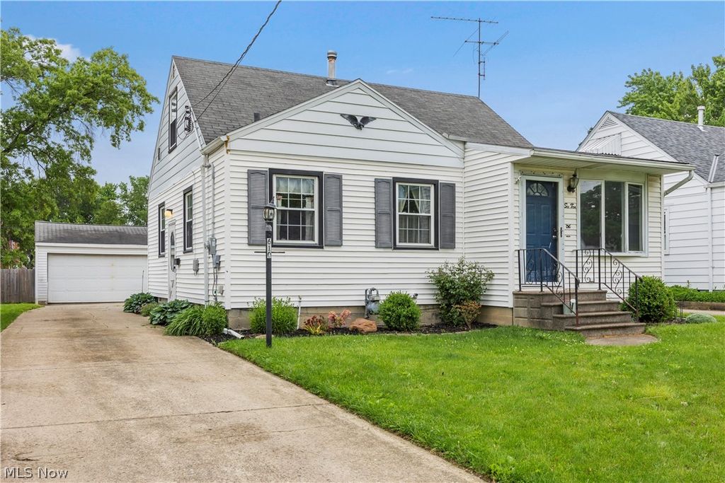 Photo of 610 Princeton Avenue, Elyria, OH 44035 (MLS # 5212095)