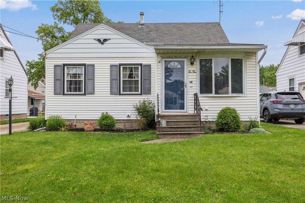 Photo of 610 Princeton Avenue, Elyria, OH 44035 (MLS # 5212095)
