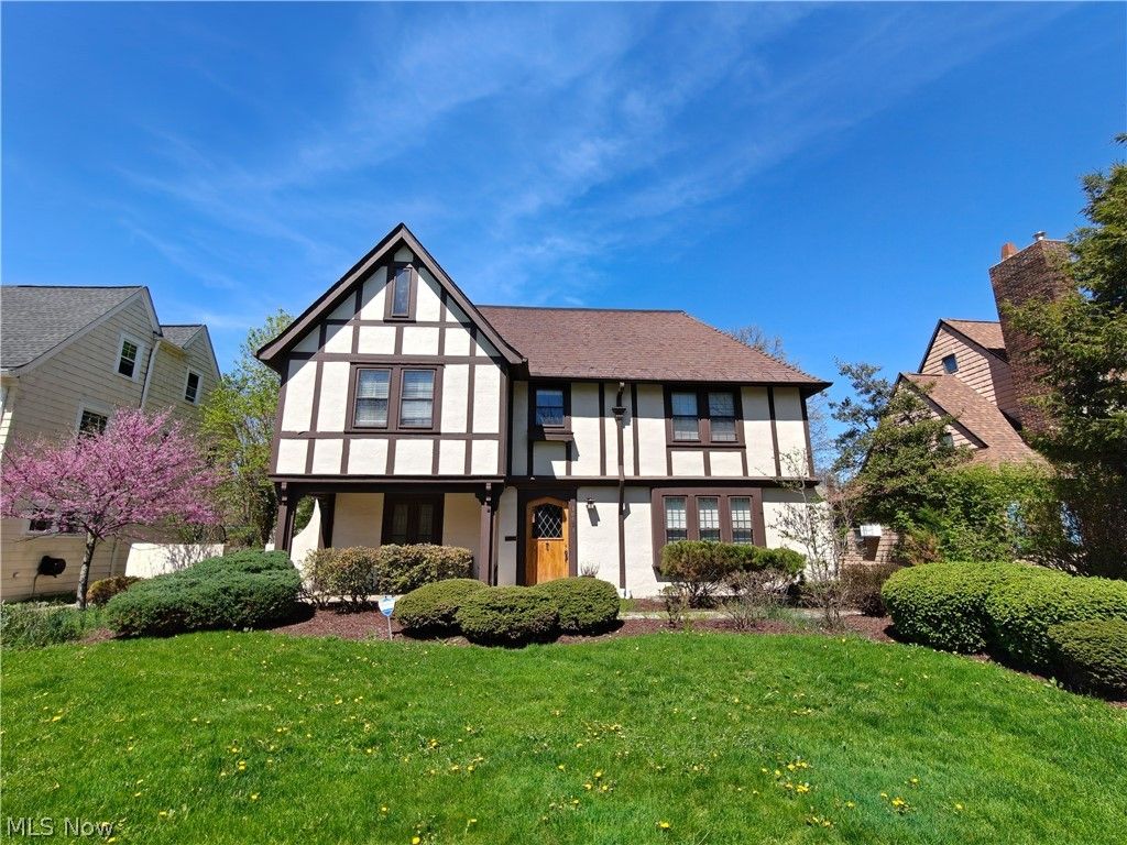 Photo of 18421 Lynton Road, Shaker Heights, OH 44122 (MLS # 5205790)