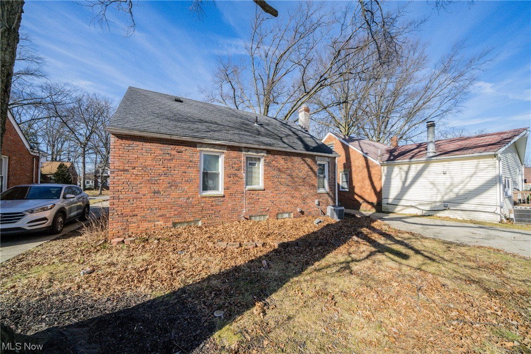 Bungalow - Residential