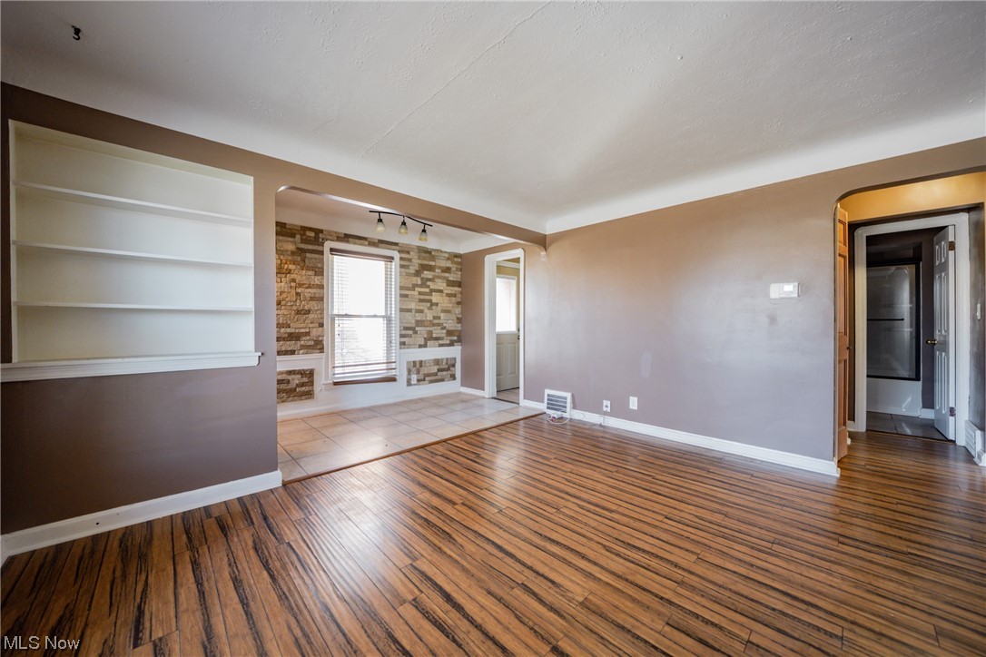 Bungalow - Residential