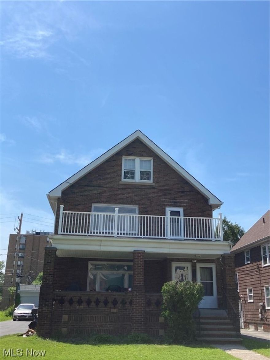 Completely remodeled ~2 years ago. Very large living and dining rooms. Hardwood floors and beautiful wood work and built-ins throughout. About 5 minutes from JCU and NDC. About 15 minutes from CWRU, the Clinic, and UH. About 10 minutes from the Cedar and Mayfield exits of 271.

Tenant only pays gas. No smoking. 700 credit score required. Completely clean eviction record required. 3 person maximum.