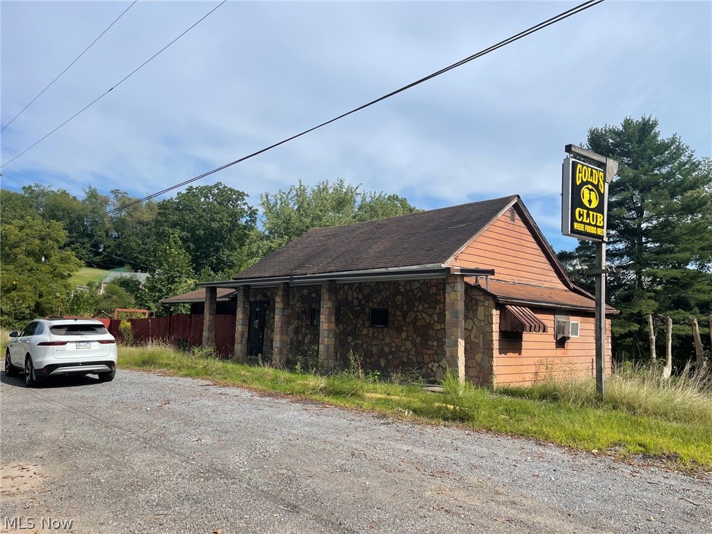 This mixed use property is the former Gold's Club. Great location for a new or growing business. Priced to sell. Call an agent today! Property is an estate and is subject to probate court approval.
