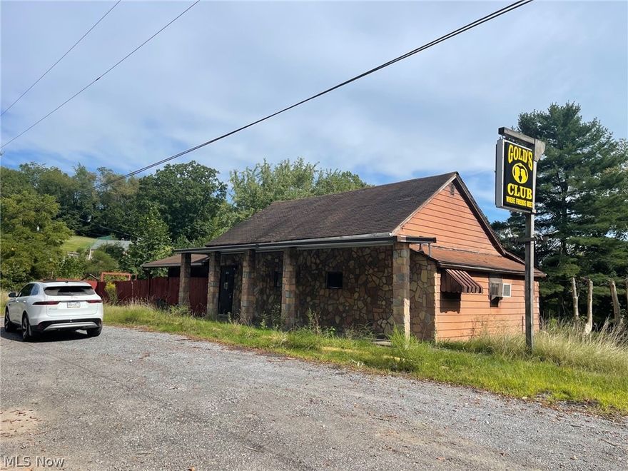 This mixed use property is the former Gold's Club.  Great location for a new or growing business.   Priced to sell.  Call an agent today! Property is an estate and is subject to probate court approval.